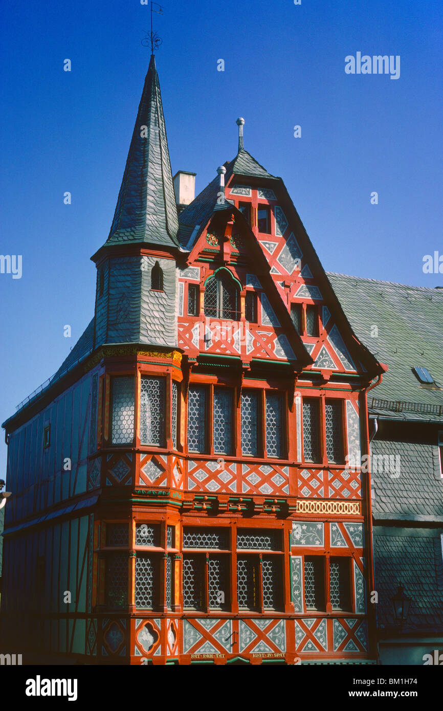 Vecchia casa con facciata decorata, Marburg, Hessen, Germania Foto Stock