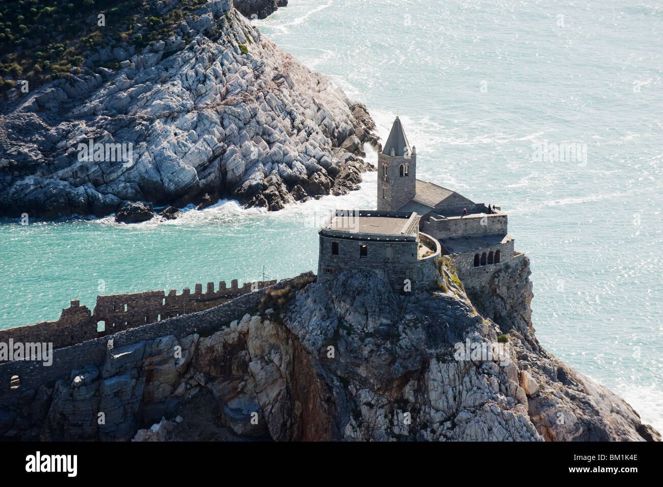 Clifftop chiesa, Porto Venere e Cinque Terre, Sito Patrimonio Mondiale dell'UNESCO, Liguria, Italia, Europa Foto Stock