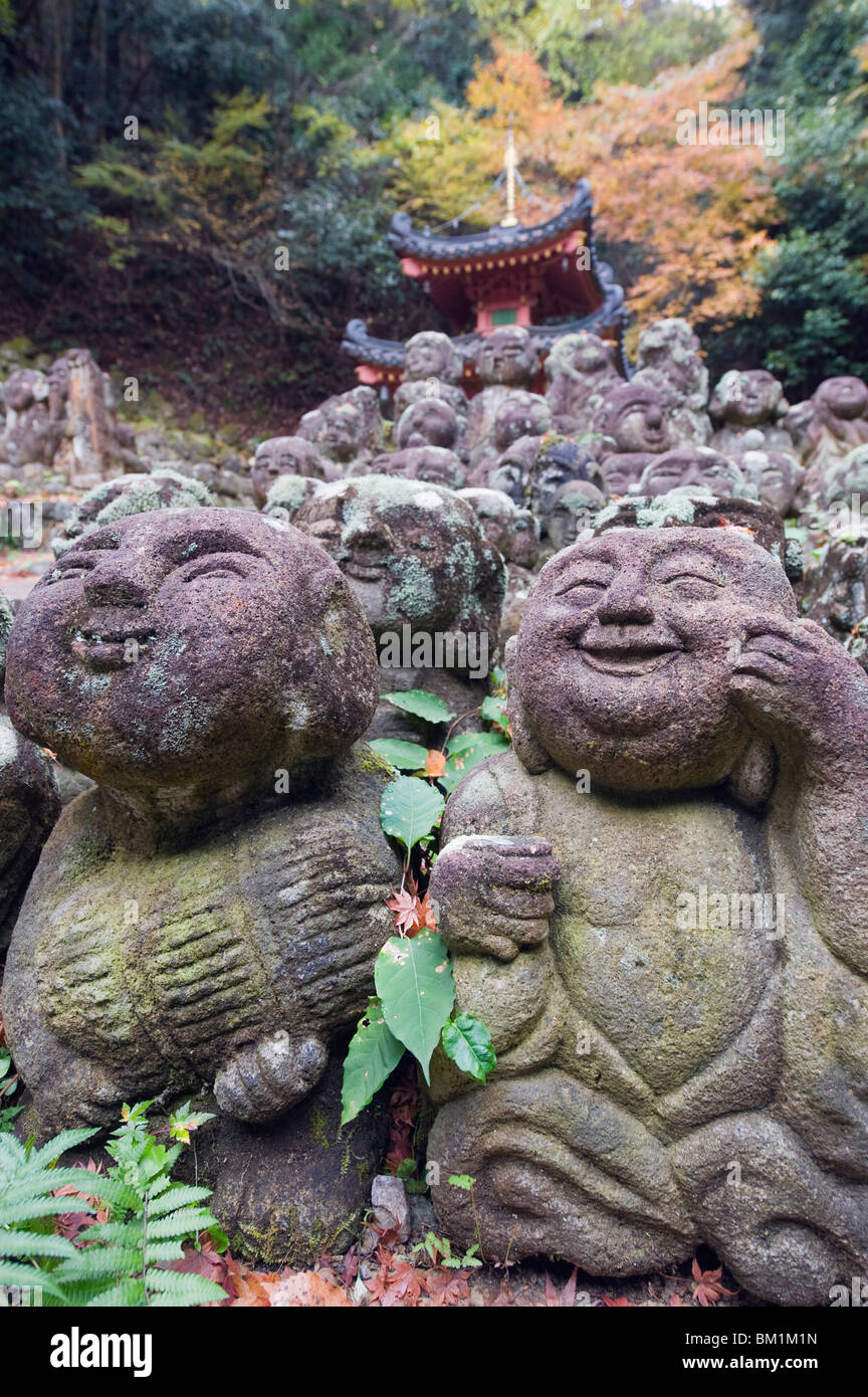 Statue di pietra a Otagi Nenbutsu ji, Sagano Arashiyama area, Kyoto, Giappone, Asia Foto Stock