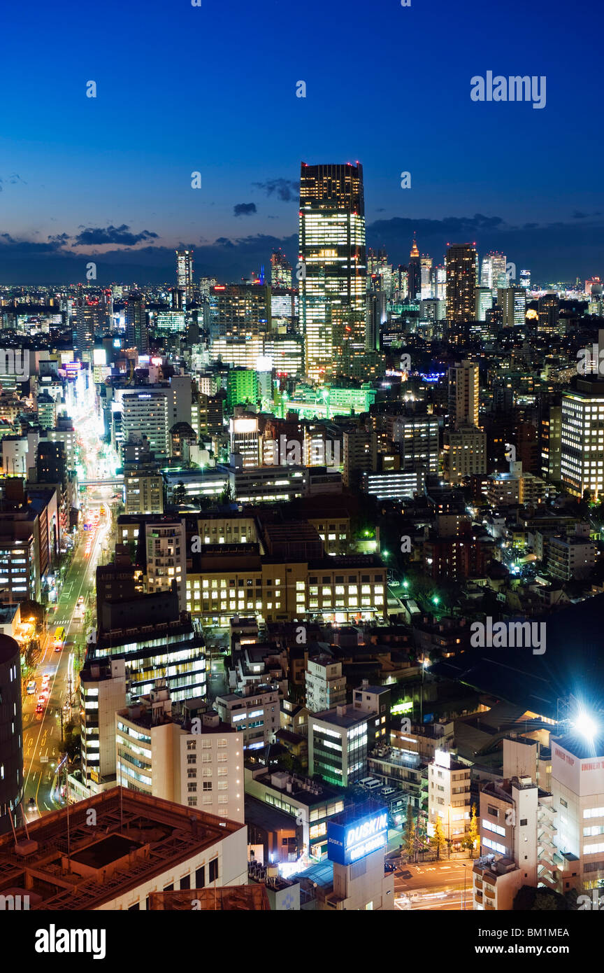 Vista dello skyline della citta' guardando verso Roppongi da Tokyo Tower, Tokyo, Giappone, Asia Foto Stock