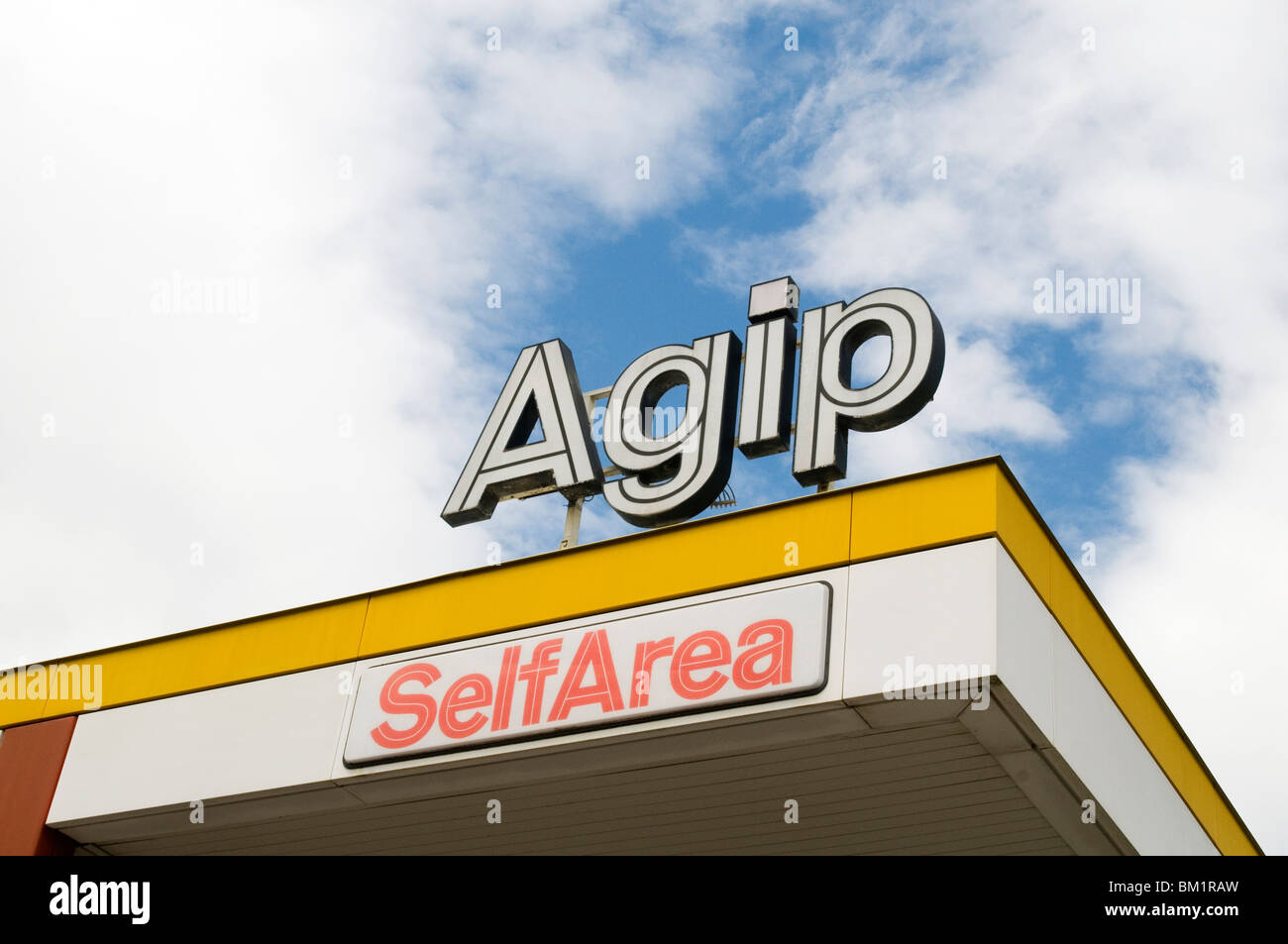 Distributore di benzina Agip stazioni carburante olio garage catena di società Italia italiano di pompaggio della pompa pompe garages società nome del marchio nomi Foto Stock