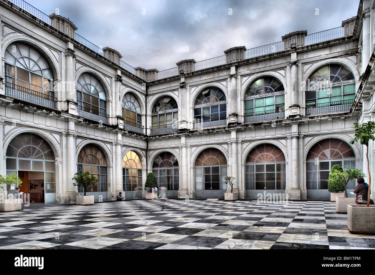 Il cortile ex Real Fabbrica di Tabacco (ora università), Siviglia, Spagna Foto Stock