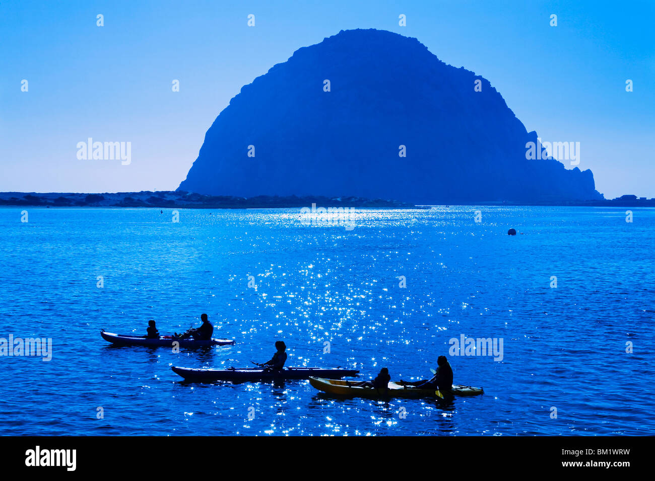 Noleggio di kayak e di Morro Rock, città di Morro Bay, San Luis Obispo County, California, Stati Uniti d'America, America del Nord Foto Stock