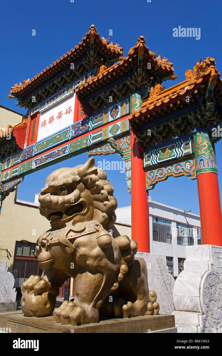 Chinatown Gate nel quartiere Chinatown di Portland, Oregon, Stati Uniti d'America, America del Nord Foto Stock