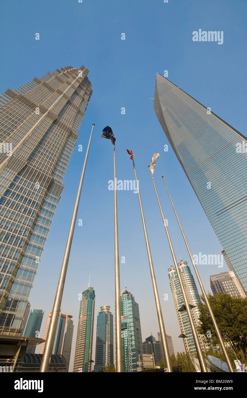 La Torre di Jin Mao sulla sinistra e il World Financial Center di Shanghai sulla destra, Shanghai, Cina Foto Stock
