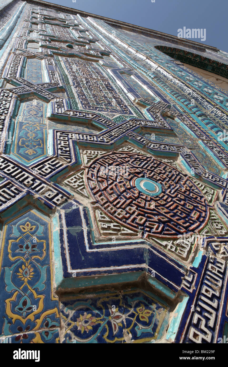 Dettaglio della parte di Shah-i-Zinda Ensemble che include i mausolei e altri edifici rituale, in Samarcanda, Uzbekistan. Foto Stock