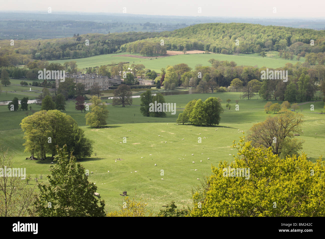 Vista da Heavens Gate verso Longleat House of the Longleat Estate, Wiltshire, Inghilterra, Regno Unito Foto Stock