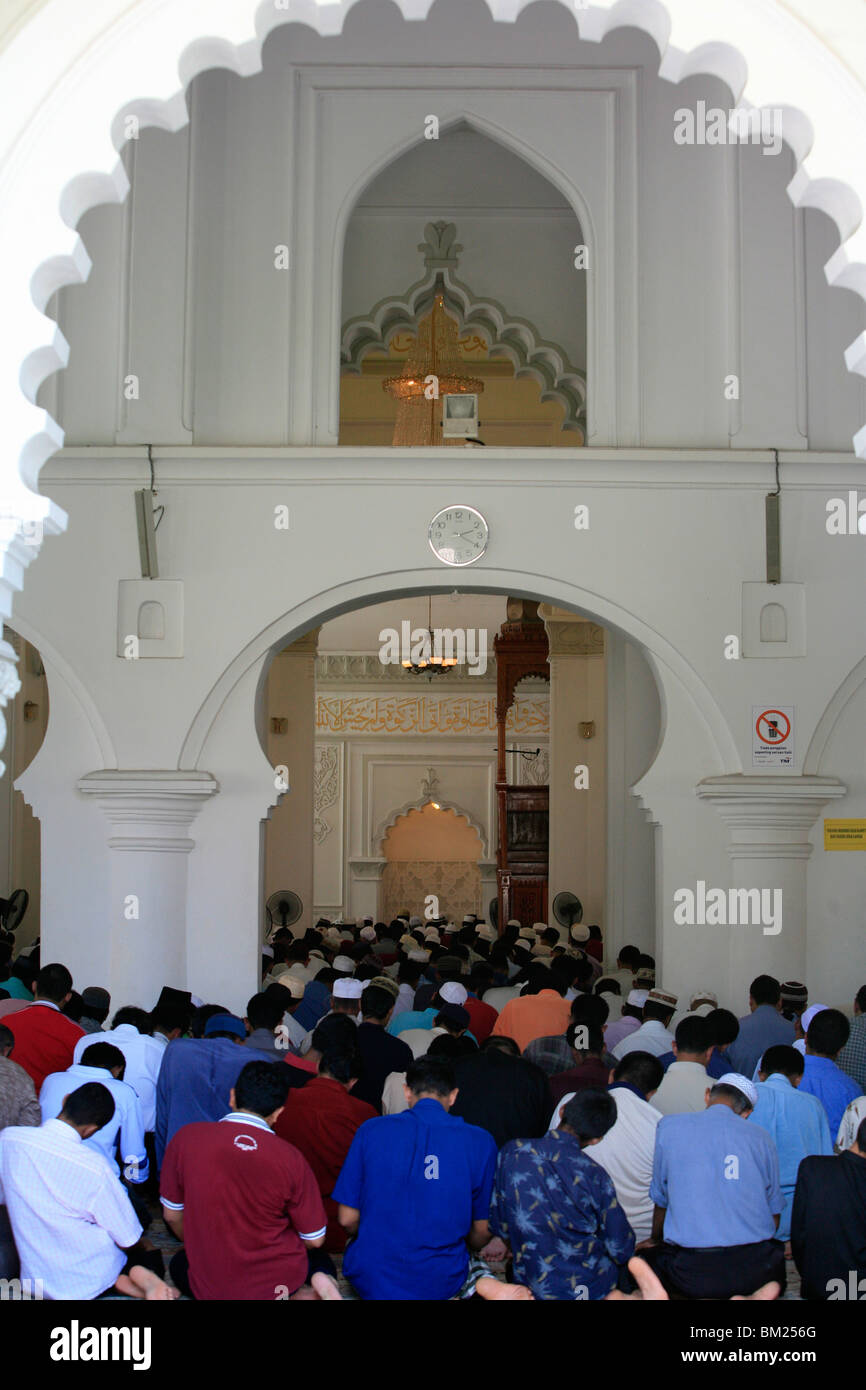 La preghiera del venerdì, Kapitan Kling moschea, Penang, Malaysia, sud-est asiatico Foto Stock