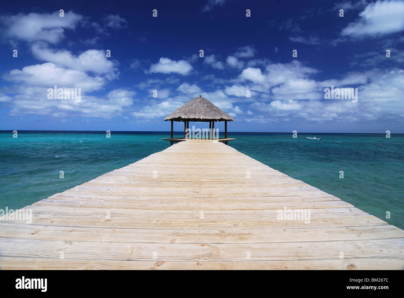 Il molo in barca sull'isola di Mayotte, Comore, Oceano indiano, Africa Foto Stock