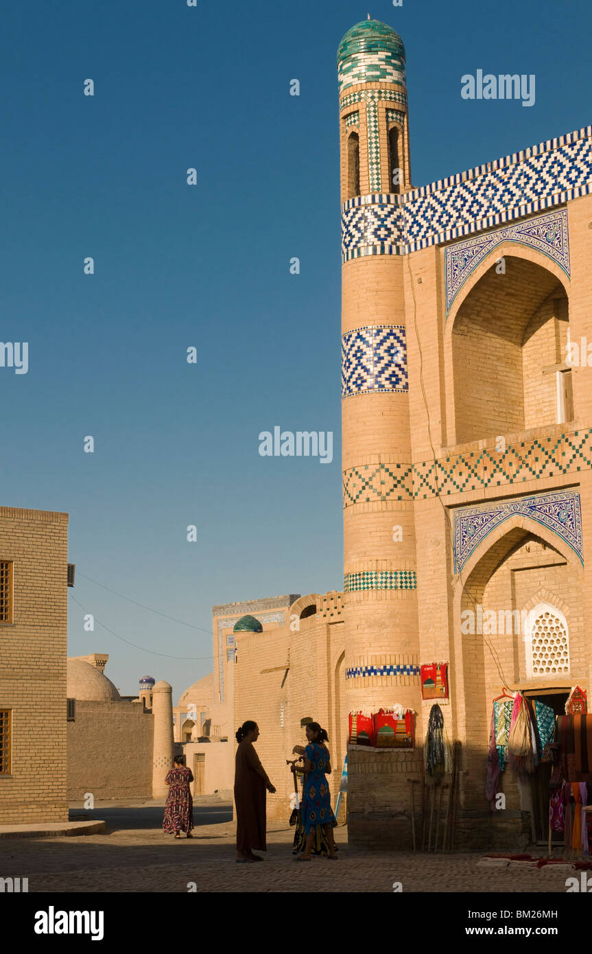 Le antiche rovine di Khiva, Sito Patrimonio Mondiale dell'UNESCO, Uzbekistan in Asia centrale Foto Stock