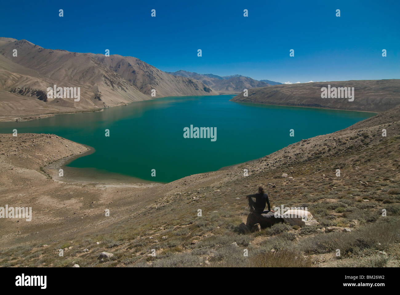 Tourist al Yashil Kul lago, il Pamirs, in Tagikistan, in Asia centrale Foto Stock