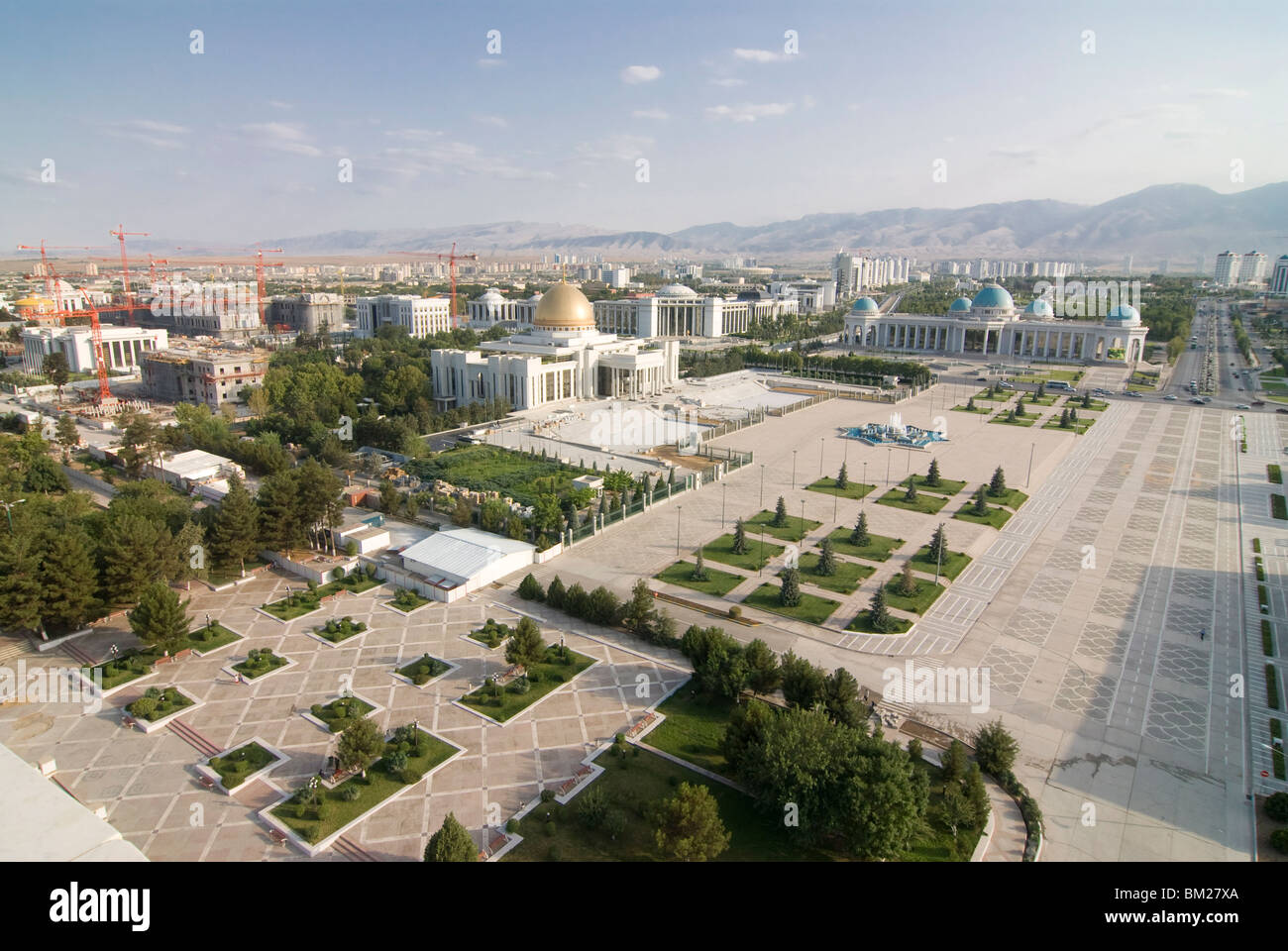 Vista sul quartiere governativo e il centro di Ashgabad, Turkmenistan, Asia Centrale, Asia Foto Stock