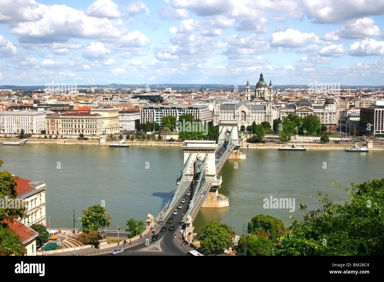 Vista di Budapest sul fiume Danubio da Castle Hill. Ungheria Foto Stock