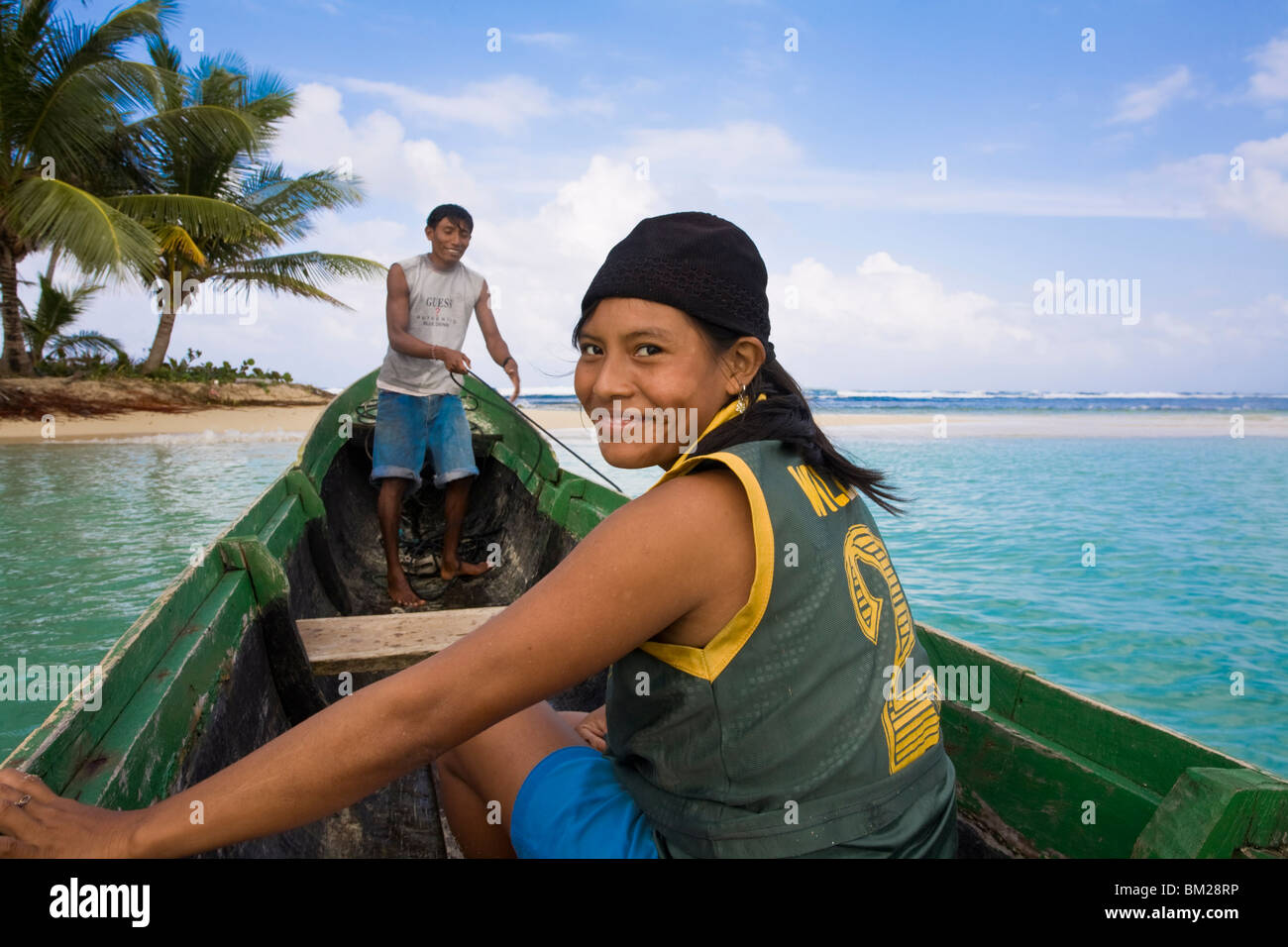 La Kuna Indiani In Scavato Canoa Isla Tigre Isole San Blas Comarca De Kuna Yala Panama Foto