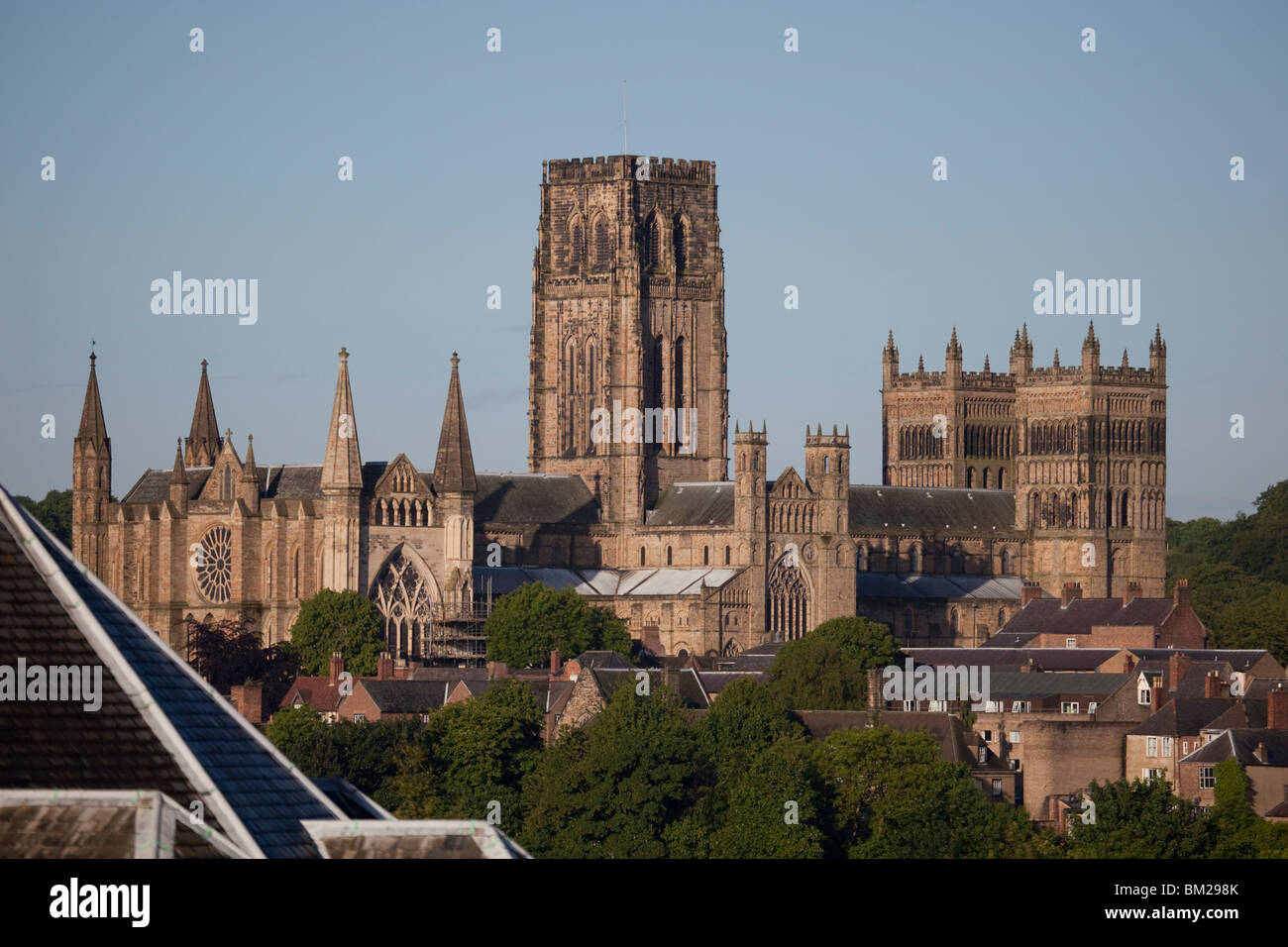 La Cattedrale di Durham dal sudest, Sito Patrimonio Mondiale dell'UNESCO, Durham, Regno Unito Foto Stock