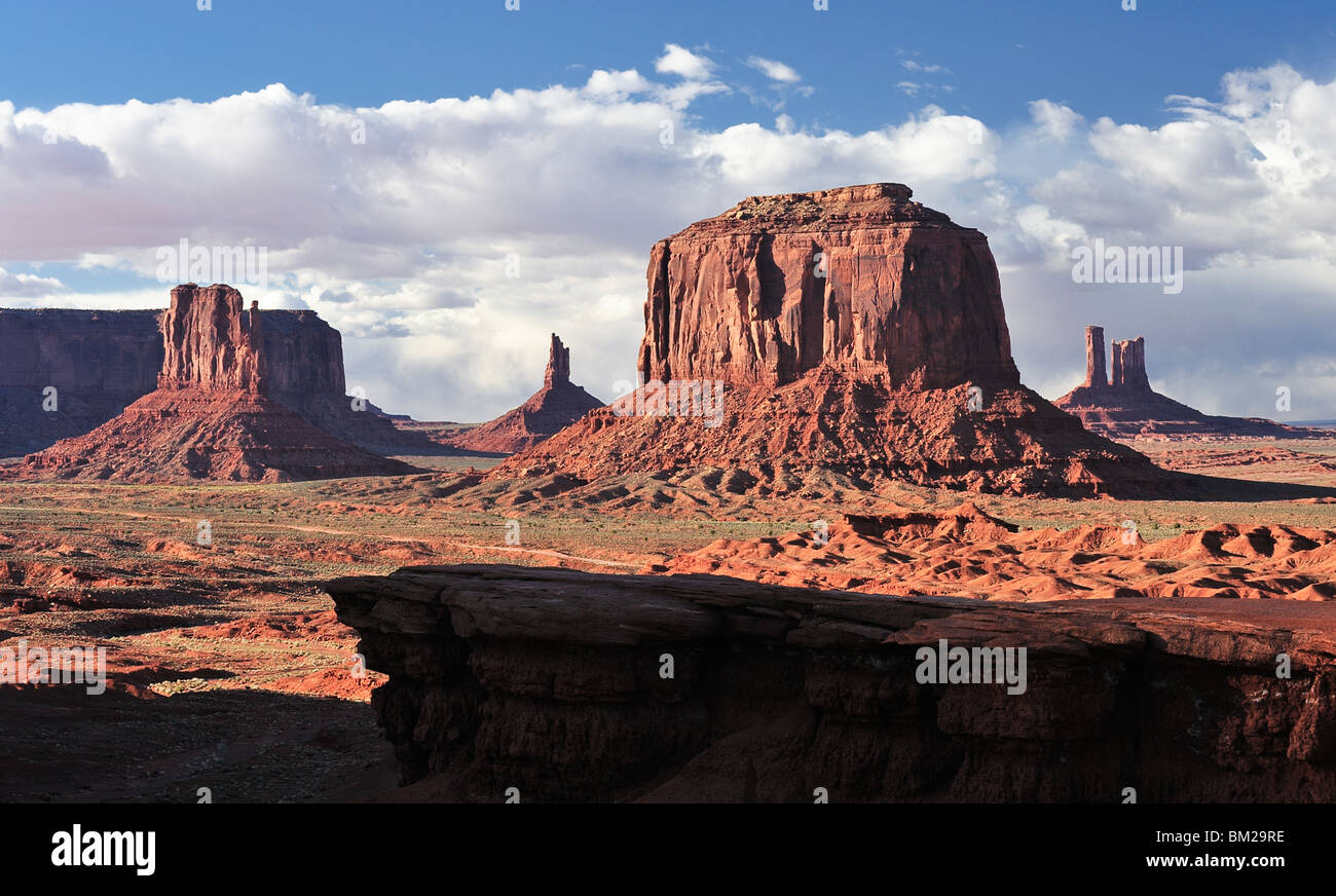 Il Monument Valley Navajo Tribal Park View da John Ford punto vicino al tramonto - Utah e Arizona, Stati Uniti d'America Foto Stock