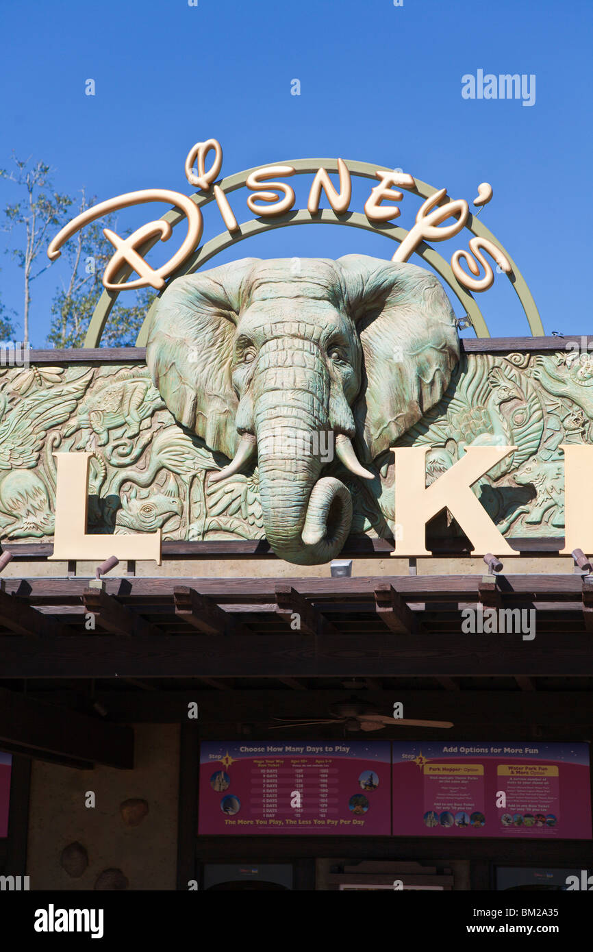 Orlando, FL - Jan 2009 - Elephant sul segno all'ingresso principale per il Regno degli Animali di Disney in Orlando Florida Foto Stock