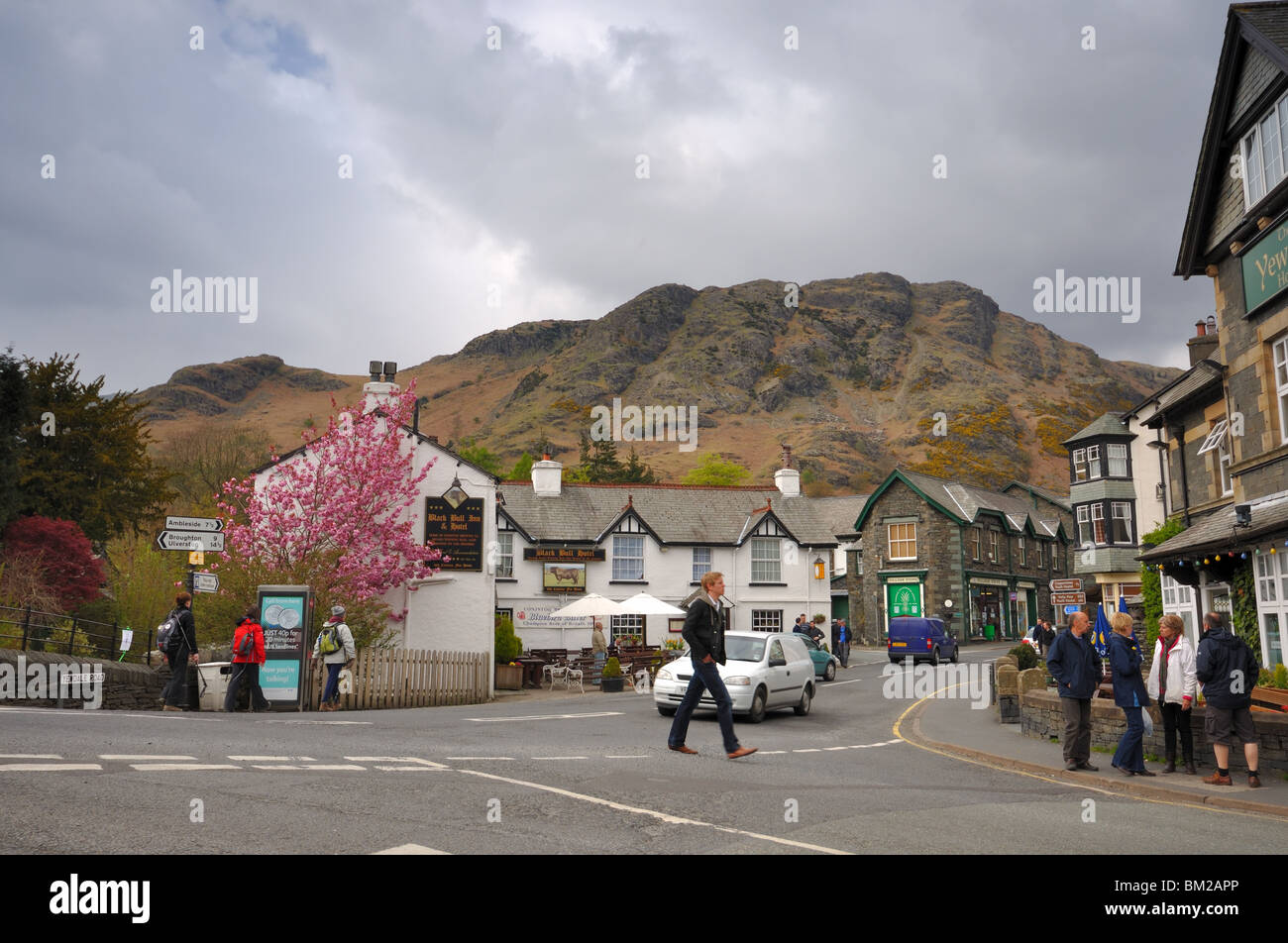 Coniston Village Cumbria in primavera nel distretto del Lago Foto Stock