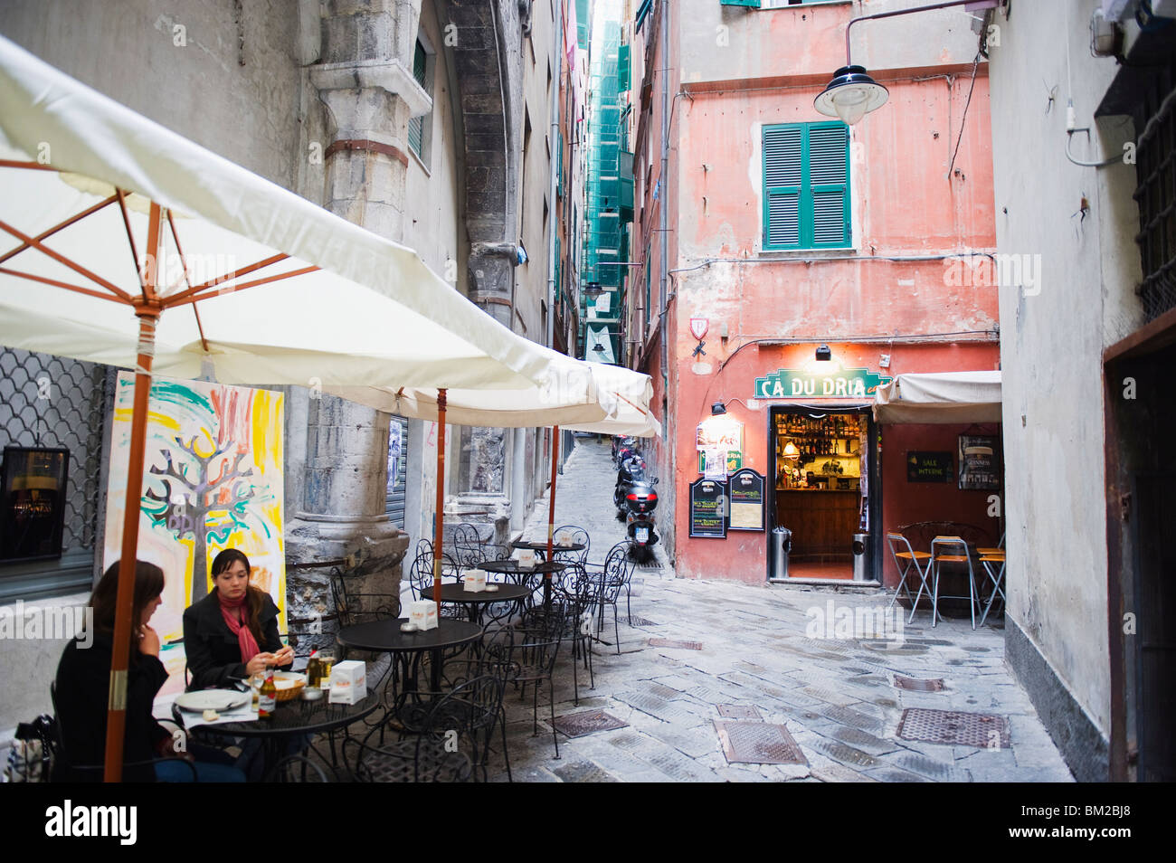 La caffetteria e il bar a lato della strada, Genova (Genova), Liguria, Italia Foto Stock