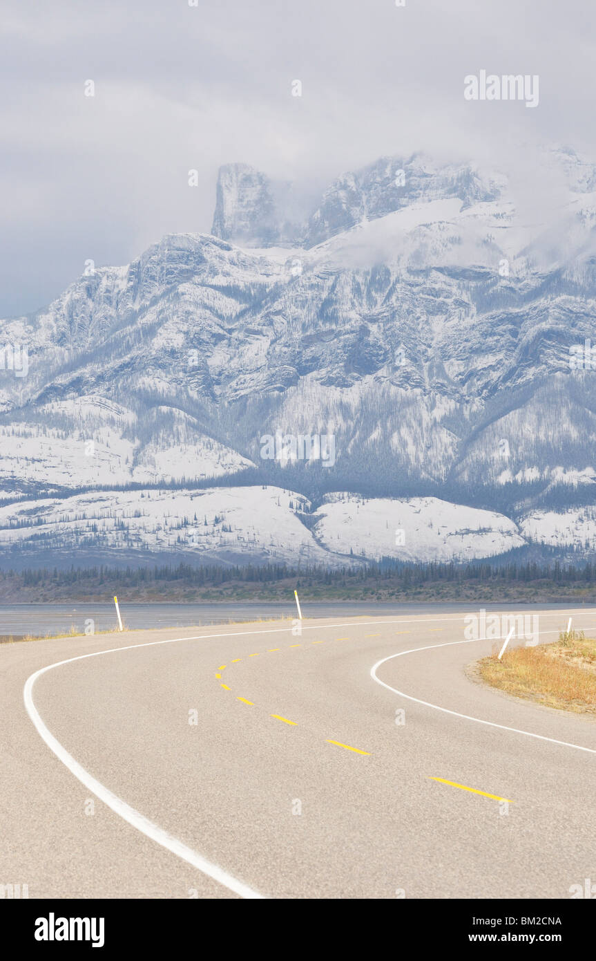 Yellowhead Highway, il Parco Nazionale di Jasper, Sito Patrimonio Mondiale dell'UNESCO, Alberta, Canada Foto Stock
