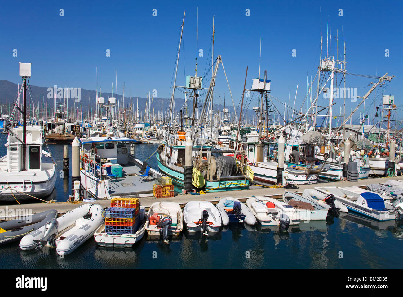 Barche da pesca, Santa Barbara Porto, CALIFORNIA, STATI UNITI D'AMERICA Foto Stock