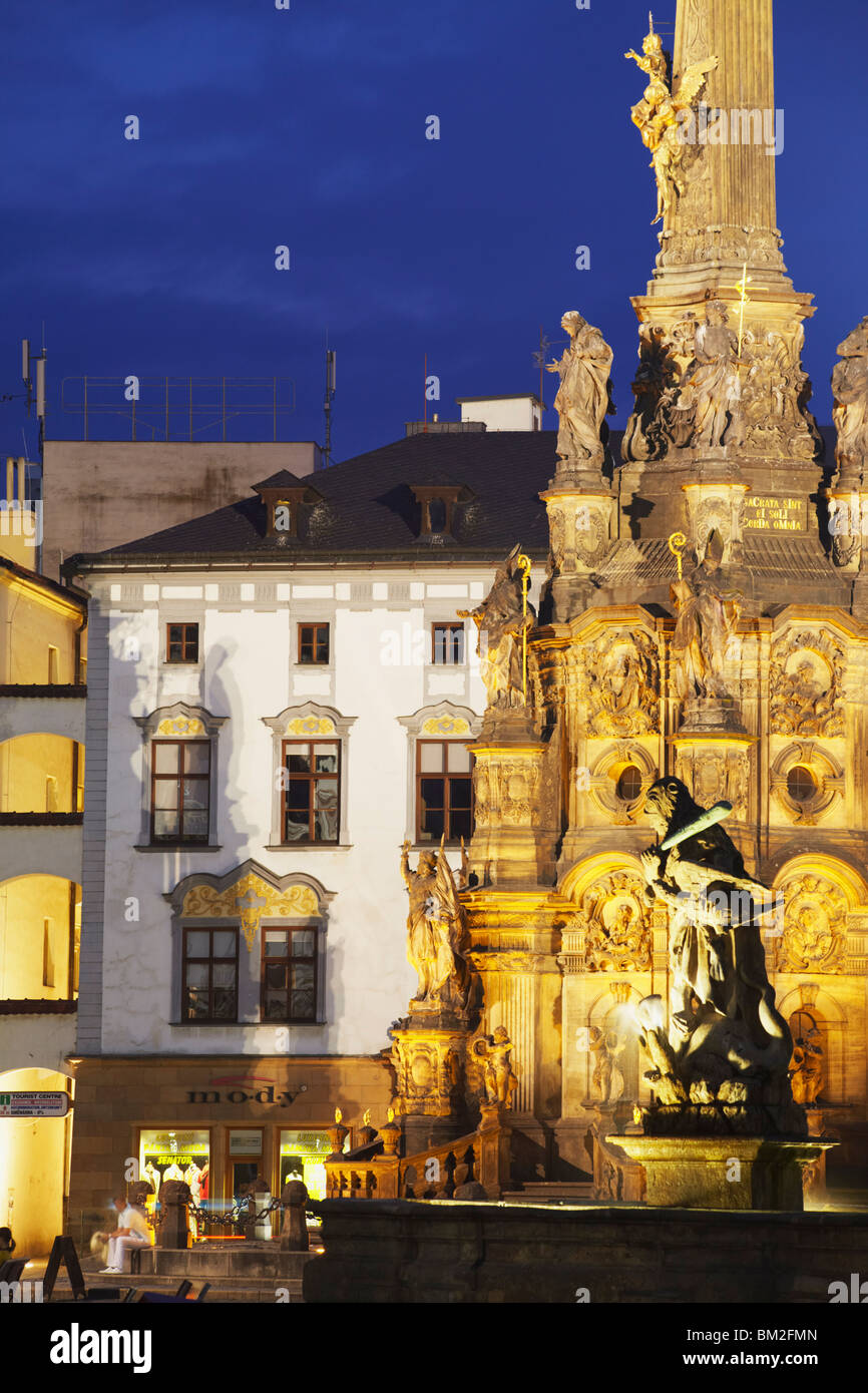 La Colonna della Santa Trinità, Sito Patrimonio Mondiale dell'UNESCO, in Piazza superiore (Horni Namesti) al tramonto, Olomouc, Moravia Repubblica Ceca Foto Stock