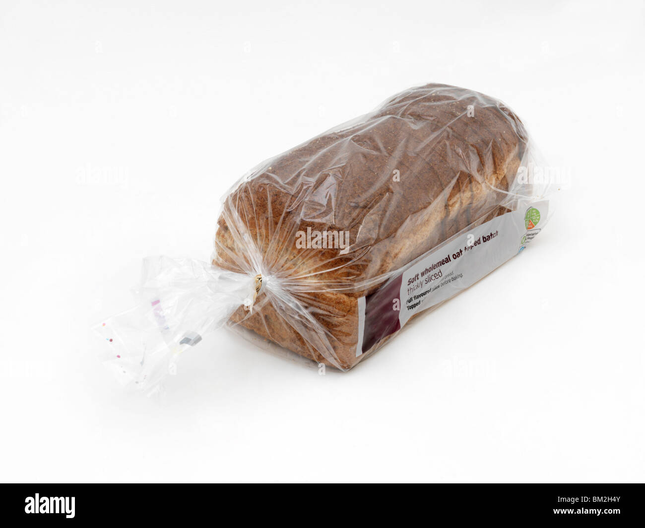 Filone di pane marrone avvolti in plastica Foto Stock