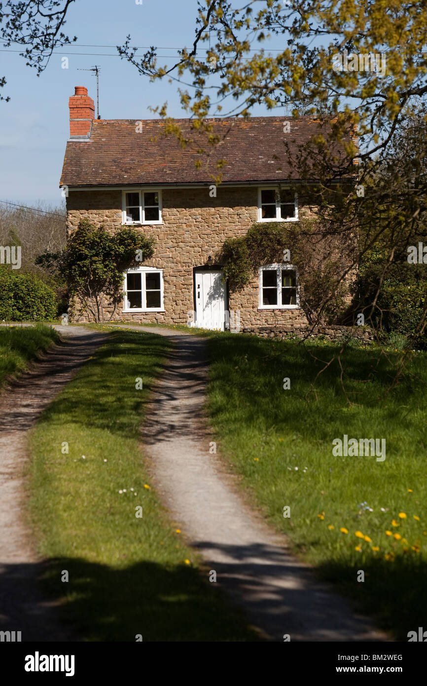 Regno Unito, Inghilterra, Herefordshire, Putley comune, attraente costruito in pietra staccata cottage rurale Foto Stock