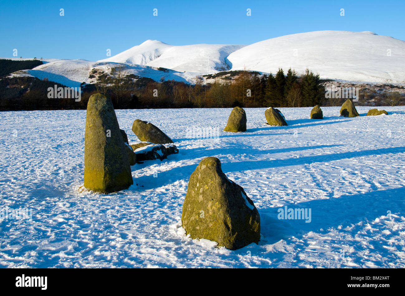 Castlerigg Stone Circle e la montagna di Skiddaw in inverno, Lake District, Cumbria, England, Regno Unito Foto Stock