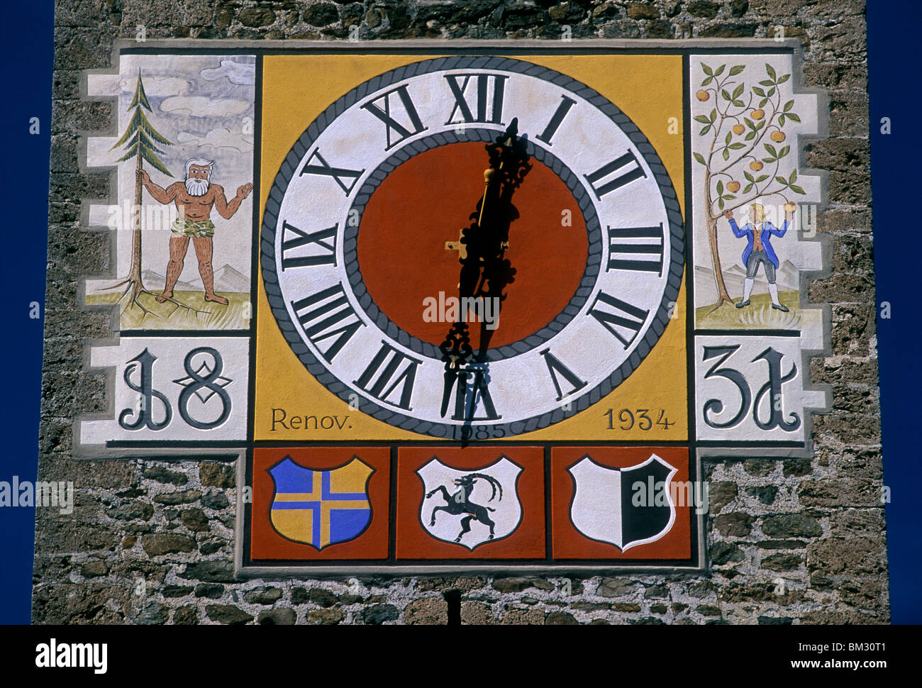 Clock Tower, Jakobs Chiesa, Jakobskirche, città di Klosters, Klosters, Grigioni, Canton Grigioni, Svizzera, Europa Foto Stock