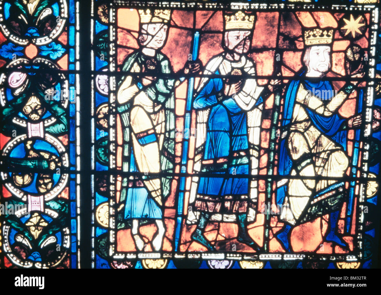 Francia, regione centrale, Chartres, la cattedrale di Chartres, vetrate in rappresentanza di Adorazione dei Magi Foto Stock