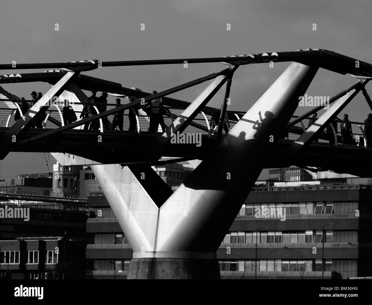Millennium Bridge di Londra, ( Shot su una Hasselblad H3DII-50, producendo un 140MB+ file Tiff se necessario) Foto Stock