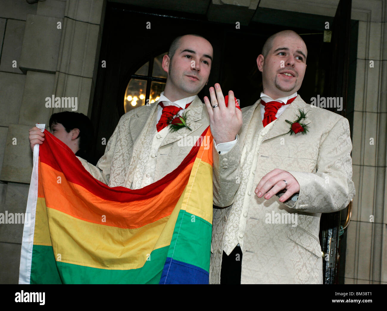 Christopher flanaghan e henry kane alla loro cerimonia civile a Belfast City Hall 19 dicembre 2005 Foto Stock