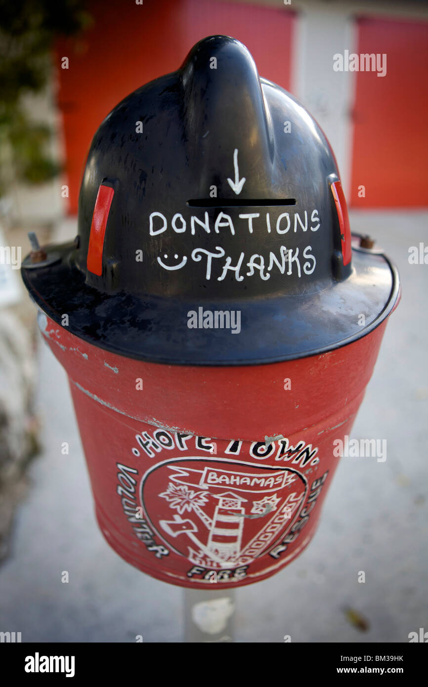 Stagno di donazione per la speranza comune volontario dei vigili del fuoco situato al di fuori della stazione dei vigili del fuoco nella speranza città in Bahamas. Foto Stock