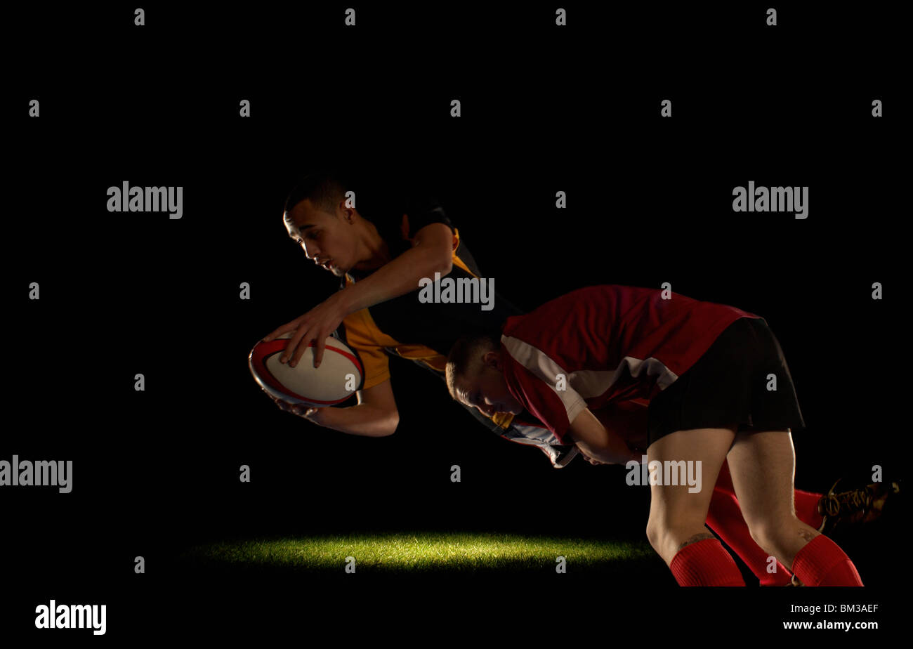 Giocatore di rugby di essere affrontati Foto Stock