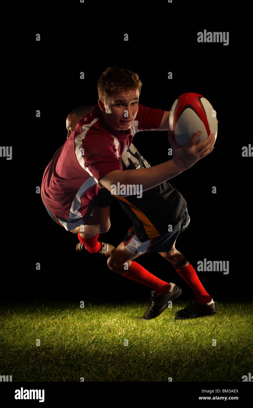 Giocatore di rugby di essere affrontati e le rigature Foto Stock
