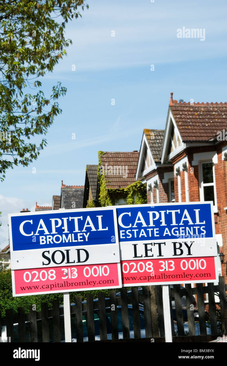 Agenti immobiliari' boards a Bromley, a sud di Londra Foto Stock