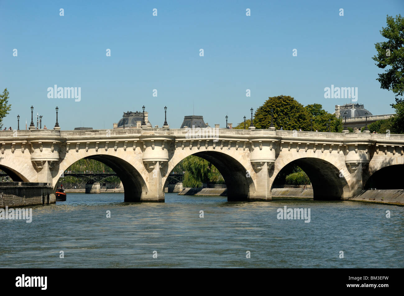 Le Pont Neuf (1579-1607) oltre il Fiume Senna, letteralmente il nuovo ponte - il più antico ponte sulla Senna a Parigi, Francia Foto Stock