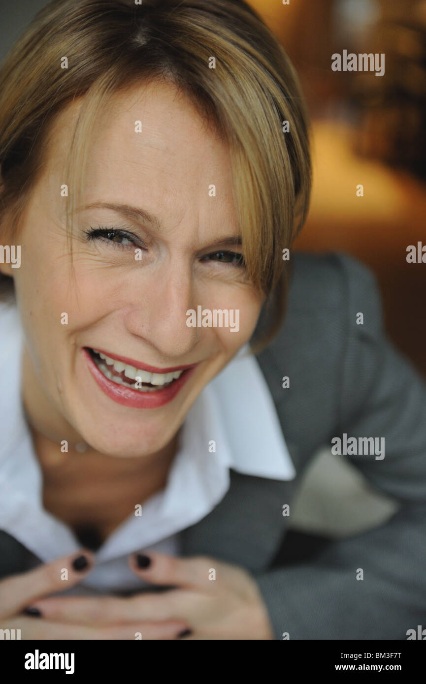 Ritratto di una donna sorridente Foto Stock