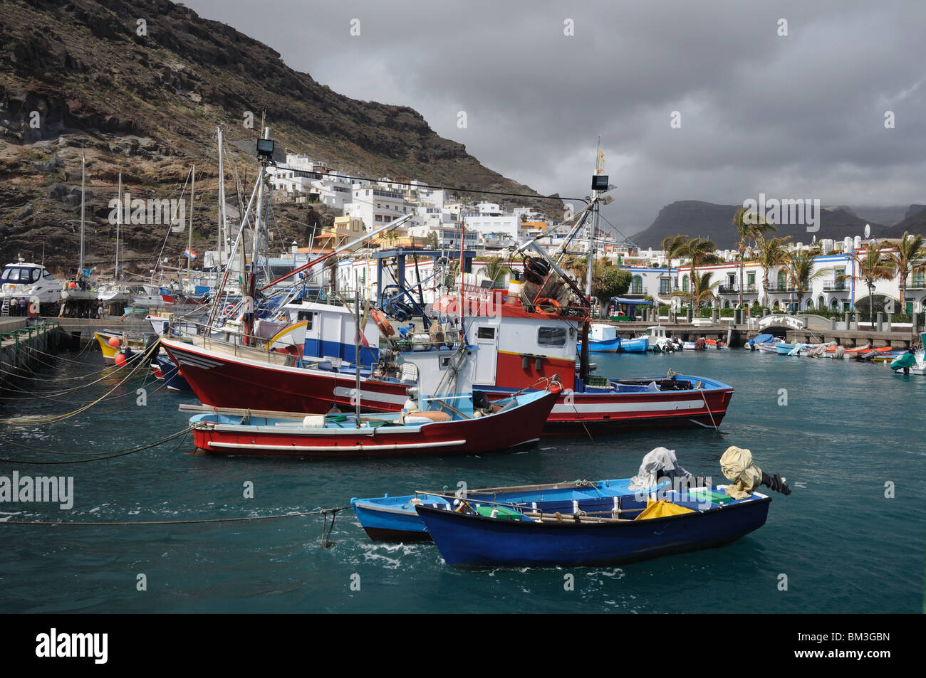 Barche da pesca in Puerto de Mogan, Gran Canarie Spagna Foto Stock