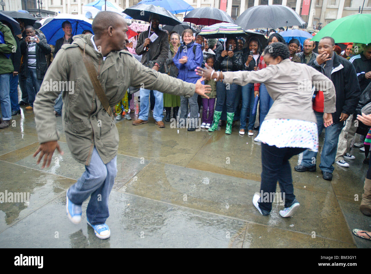 Dancing in the Rain in concerto celebrare la Giornata dell'Africa, Trafalgar square , Londra, Regno Unito Foto Stock