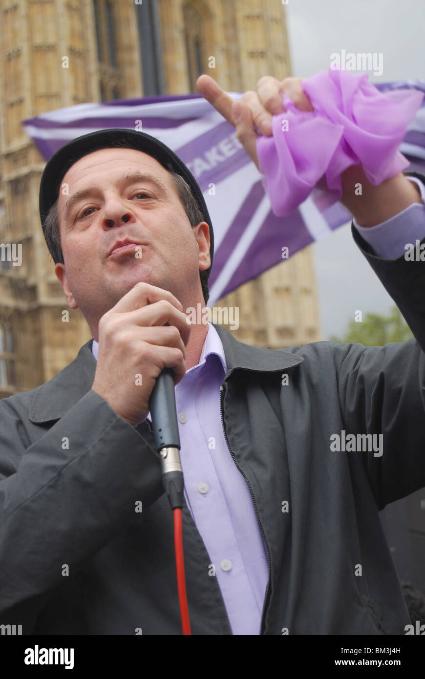Mark Thomas prendere nuovamente il Parlamento protesta Westminster elezioni generali 2010 Foto Stock