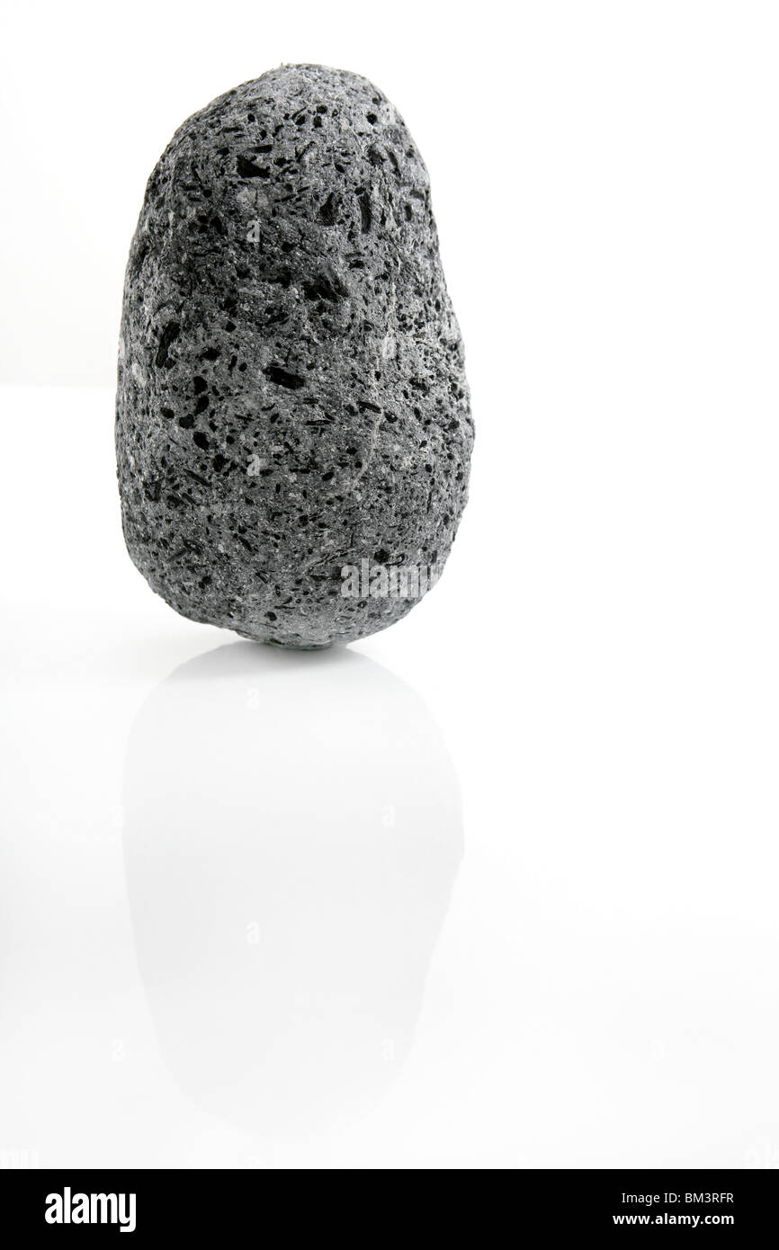 Pietra pomice vulcanica, il nero e il bianco della pietra strutturata su bianco Foto Stock