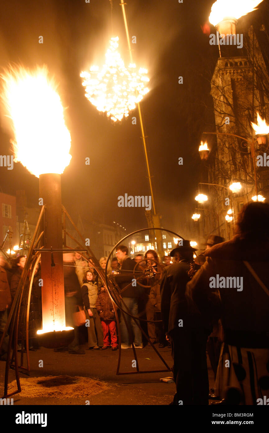 Spettacoli di strada, Luminox festa del fuoco, Oxford di notte, REGNO UNITO Foto Stock