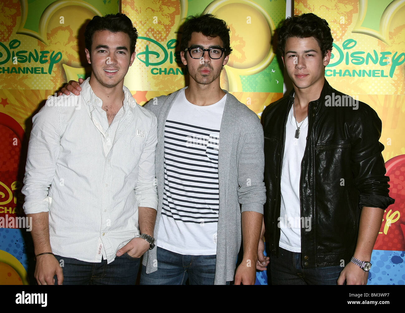 KEVIN Jonas Joe Jonas Nick Jonas DISNEY ABC TELEVISION GROUP ESTATE PREMERE GIUNCATA BURBANK LOS ANGELES CA 15 Maggio 2010 Foto Stock