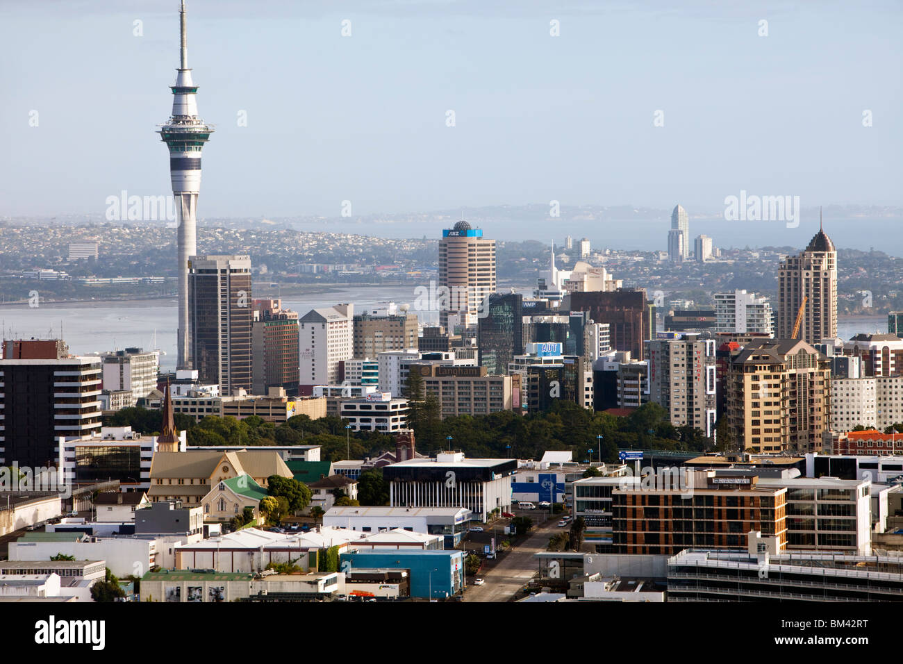 Vista della città da Mt Eden (Maungawhau). Auckland, Isola del nord, Nuova Zelanda Foto Stock