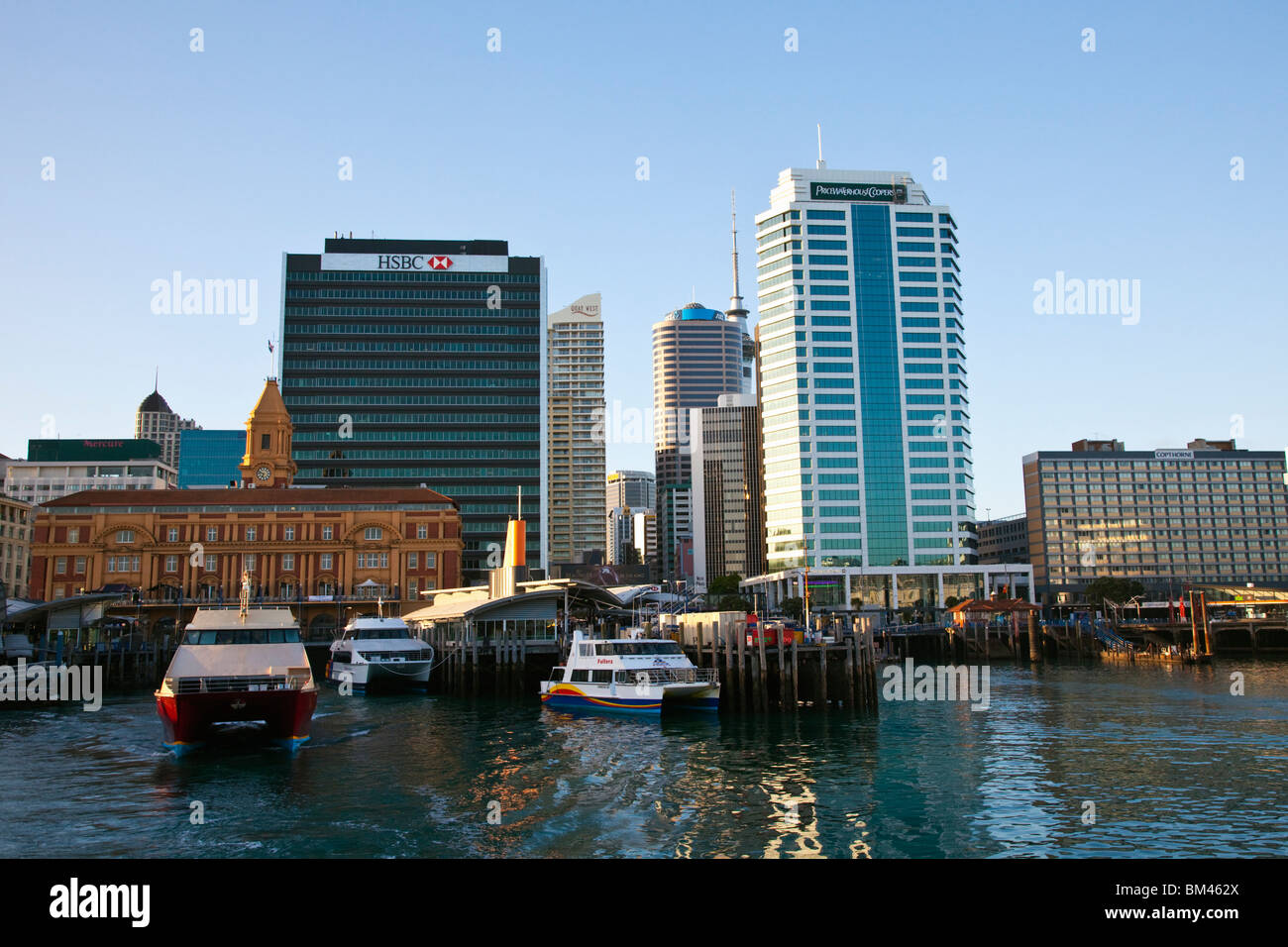 Ferry Terminal e dello skyline della citta'. Auckland, Isola del nord, Nuova Zelanda Foto Stock