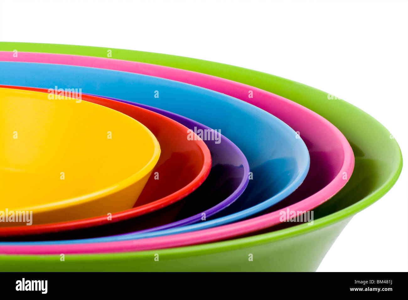 Pila di plastica colorata bocce su sfondo bianco Foto Stock