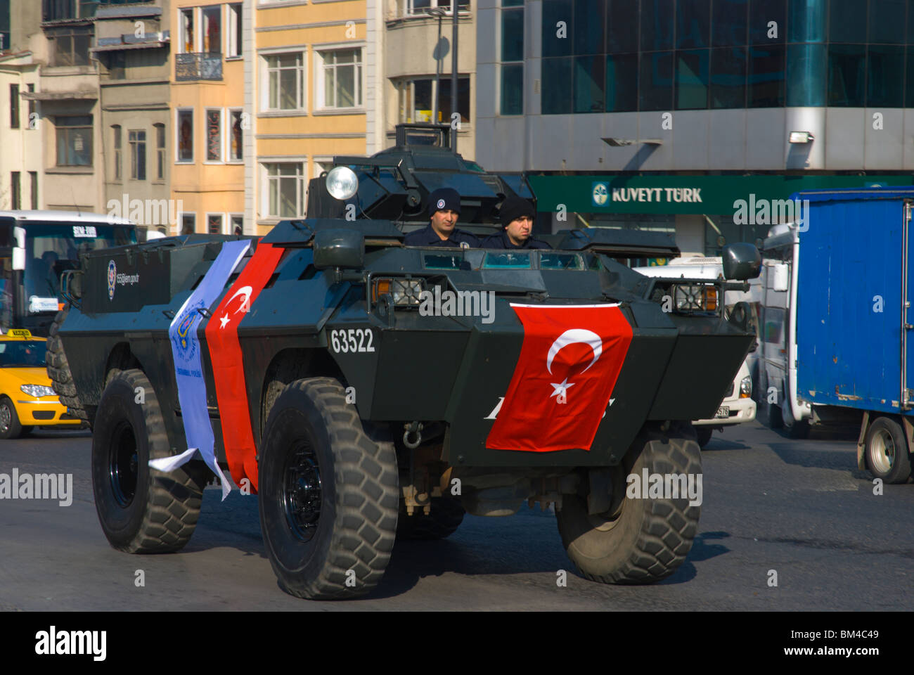 Esercito turco sul serbatoio per le strade di Istanbul Turchia Europa Foto Stock