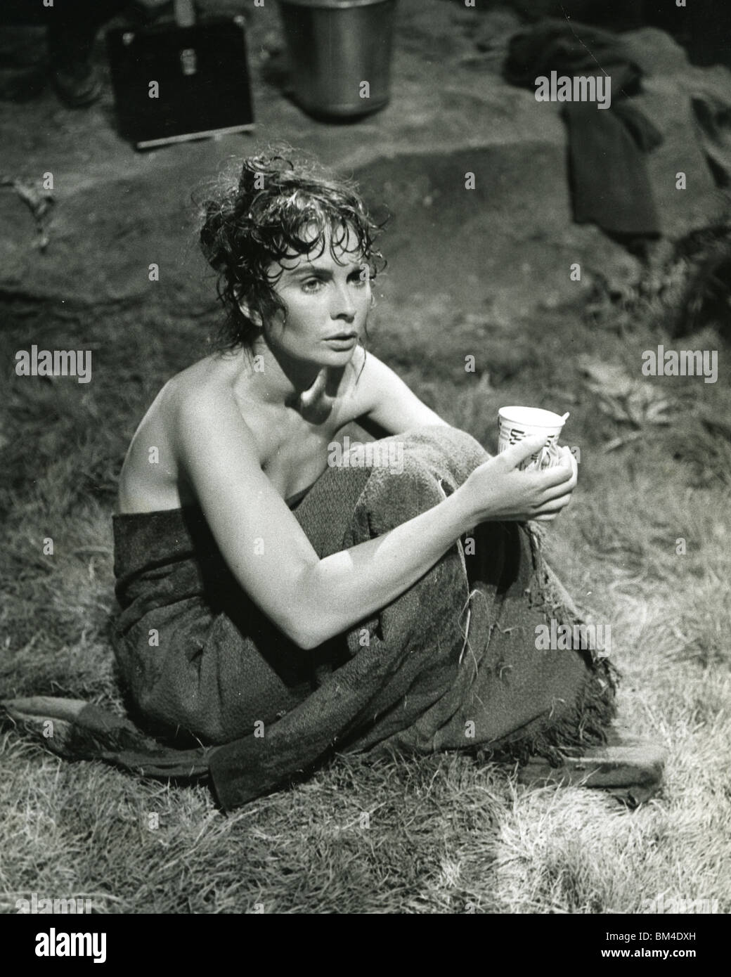 JEAN SIMMONS prendendo una pausa dalle riprese sul set di Spartacus nel 1960 Foto Stock